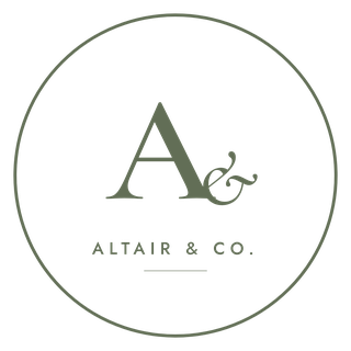 Logo van Altair & Co.: de letters A en & in een cirkel